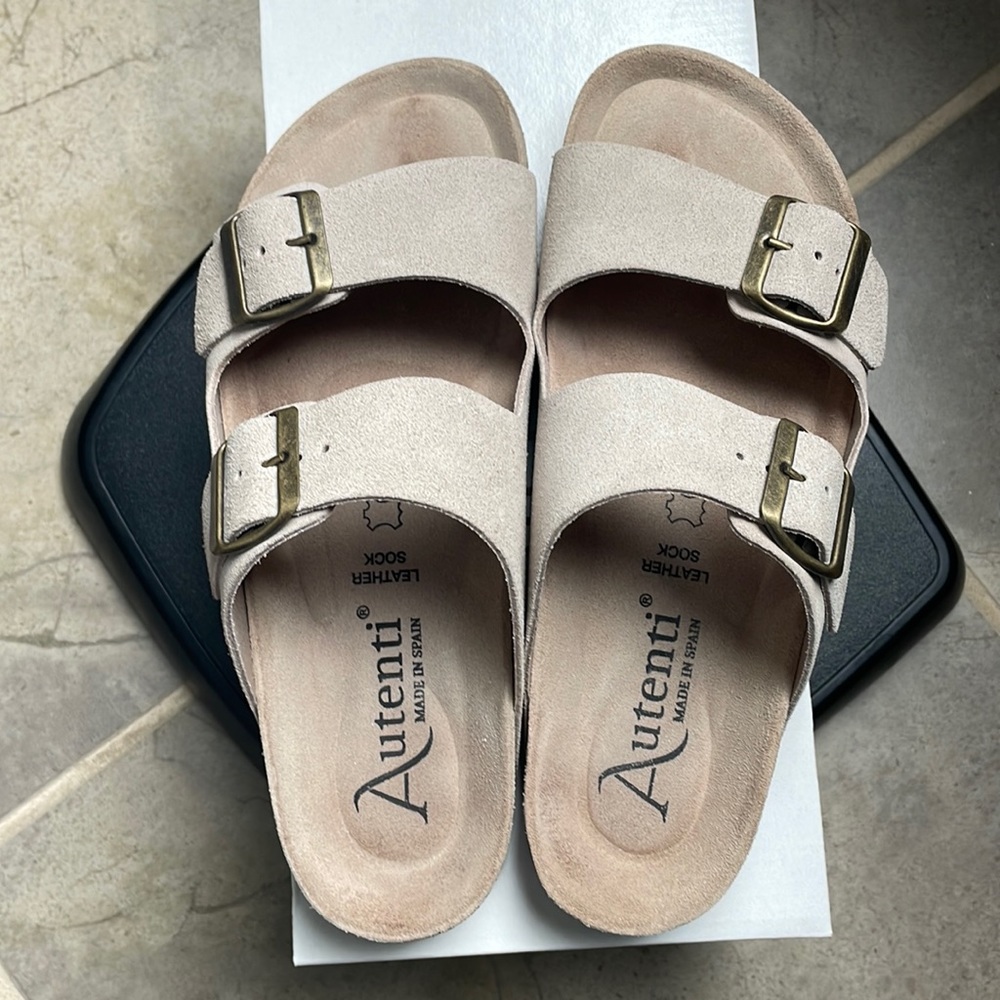 Autenti Leather Buckle Sandals